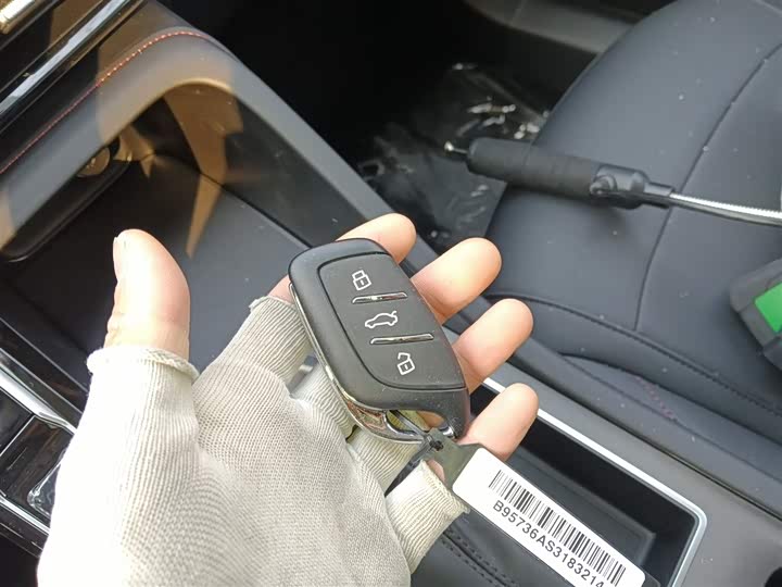 Фото 9 - Roewe i5