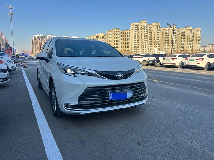 Фото 2 - Toyota Sienna