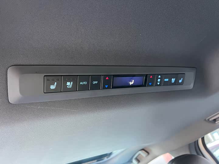 Фото 8 - Toyota Sienna