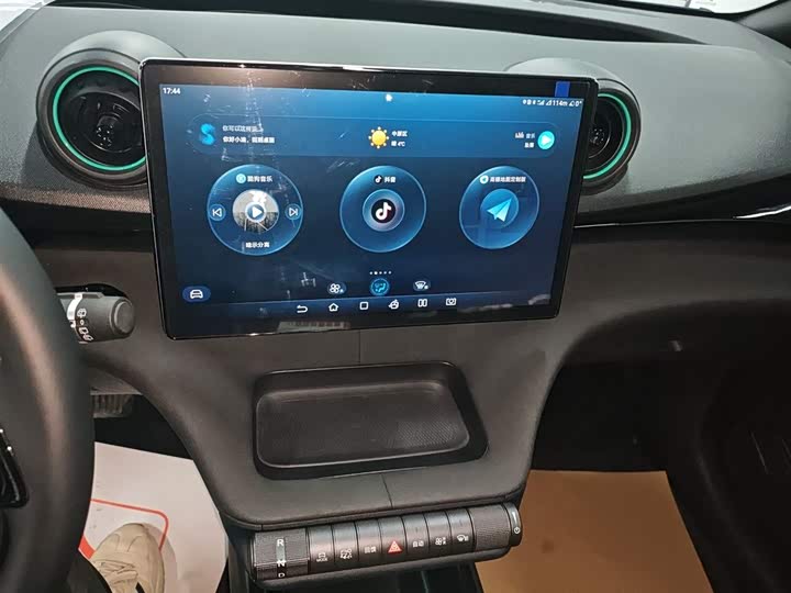 Фото 13 - BYD Dolphin