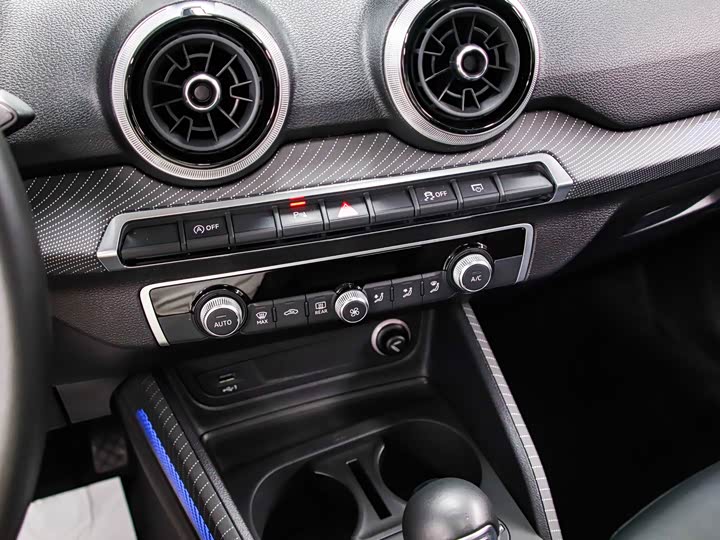 Фото 10 - Audi Q2L