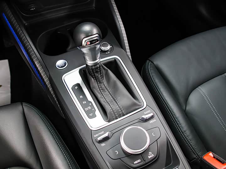 Фото 11 - Audi Q2L