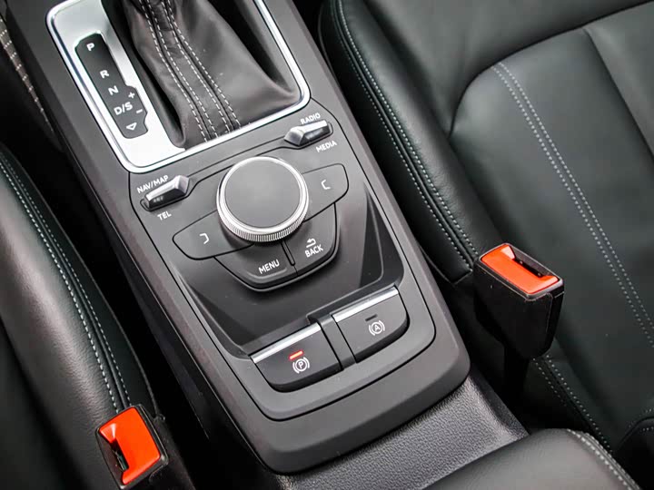 Фото 12 - Audi Q2L