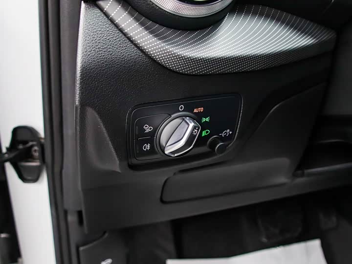 Фото 7 - Audi Q2L