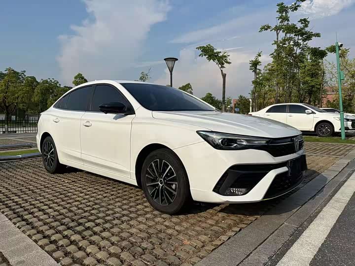 Фото 3 - Roewe i5
