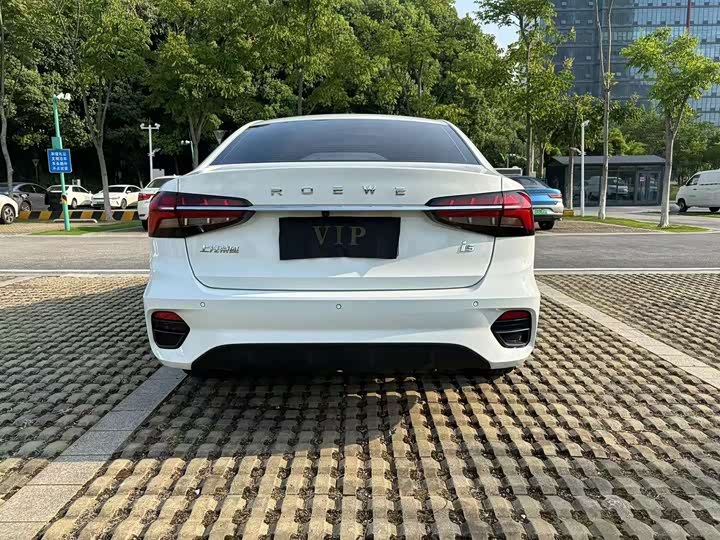 Фото 5 - Roewe i5