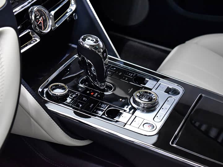 Фото 12 - Bentley Flying Spur