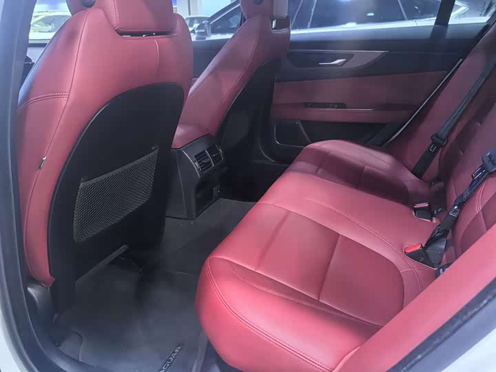 Фото 7 - Jaguar XE L