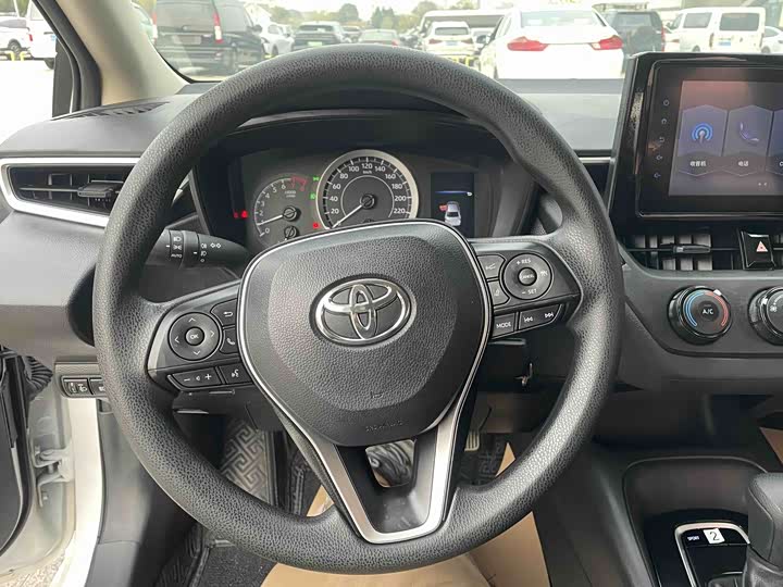 Фото 12 - Toyota Corolla