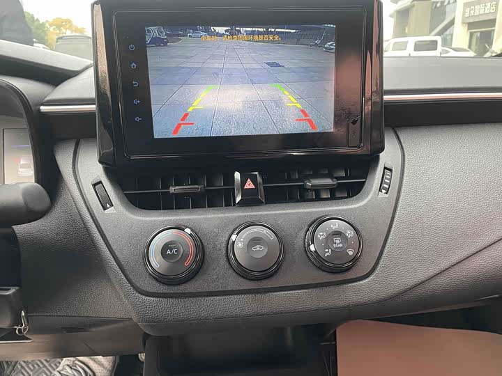 Фото 14 - Toyota Corolla