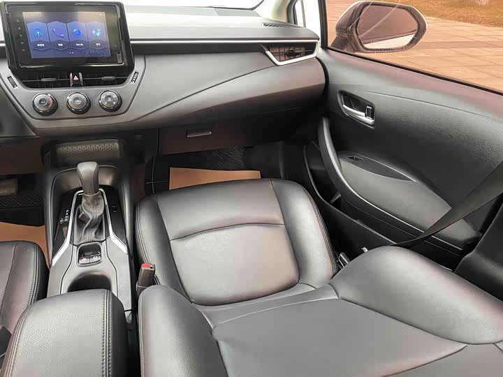 Фото 16 - Toyota Corolla