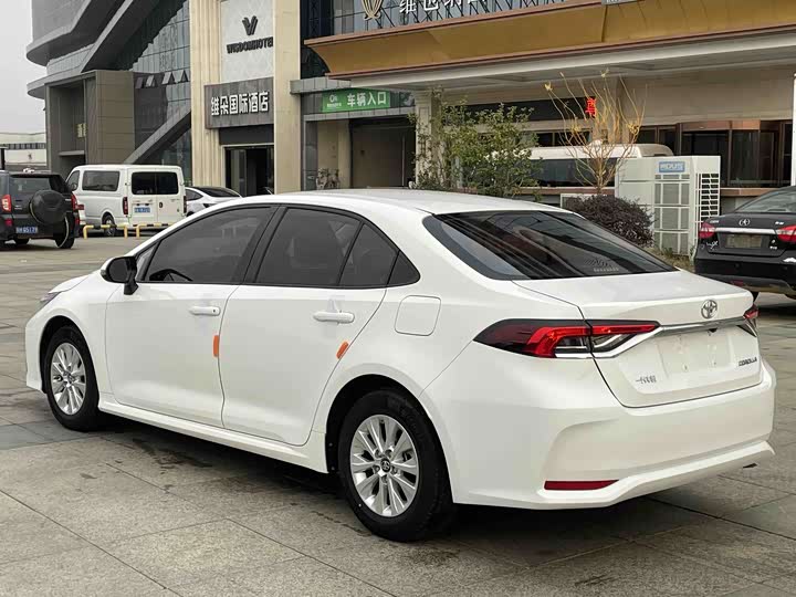 Фото 20 - Toyota Corolla