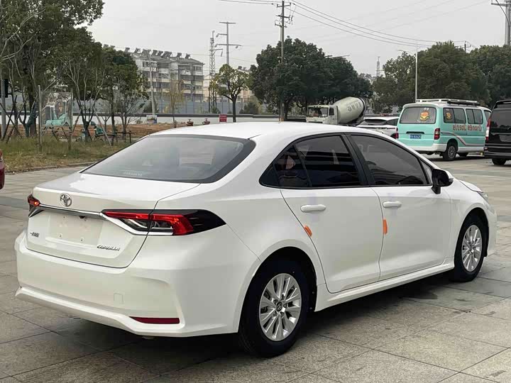 Фото 22 - Toyota Corolla