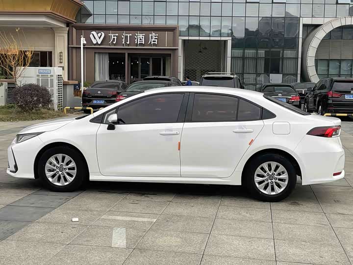 Фото 24 - Toyota Corolla