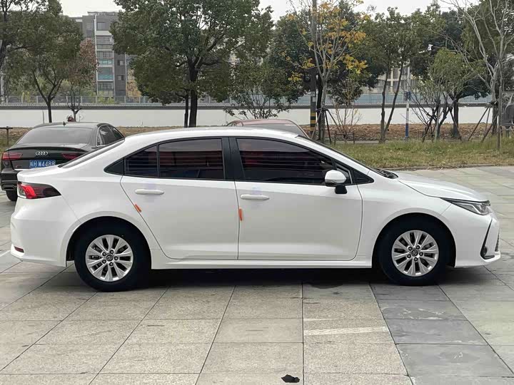 Фото 25 - Toyota Corolla