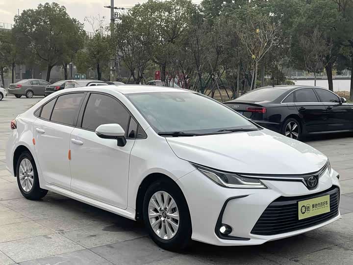 Фото 3 - Toyota Corolla