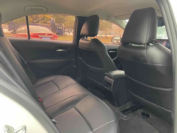 Фото 8 - Toyota Corolla