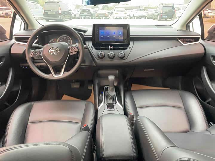 Фото 9 - Toyota Corolla