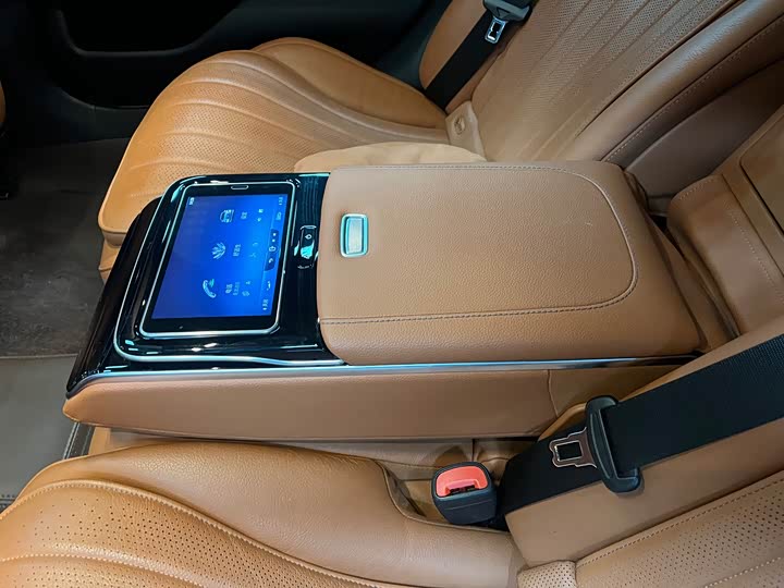 Фото 16 - Mercedes-Benz S-Class