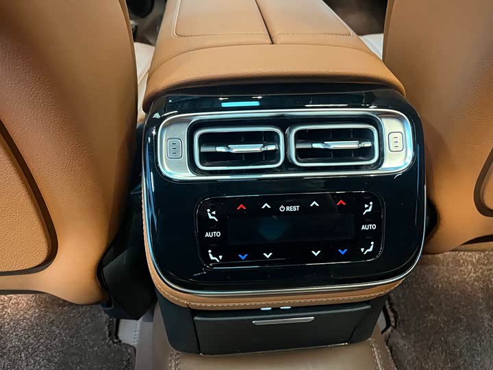 Фото 17 - Mercedes-Benz S-Class