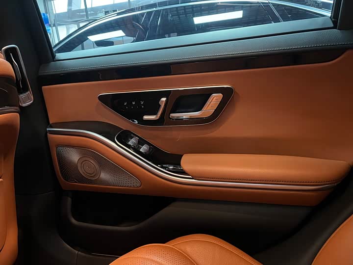 Фото 18 - Mercedes-Benz S-Class