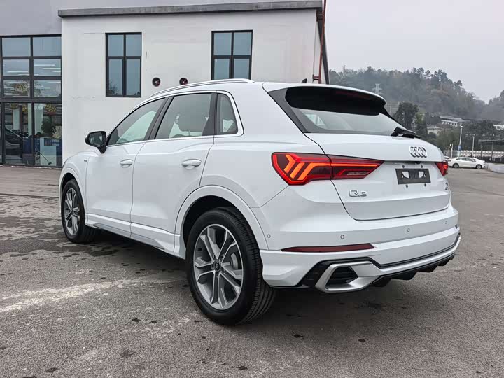 Фото 9 - Audi Q3