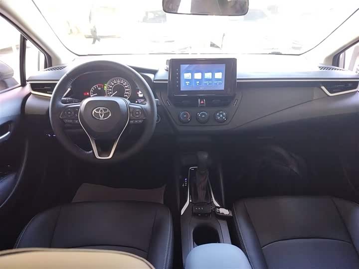 Фото 10 - Toyota Corolla