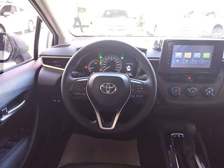 Фото 11 - Toyota Corolla