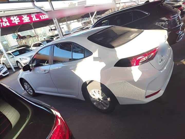 Фото 5 - Toyota Corolla