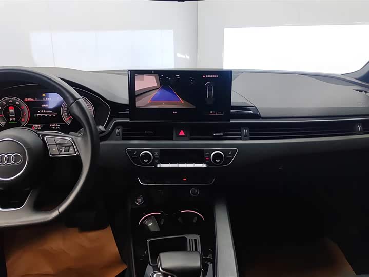 Фото 14 - Audi A4L