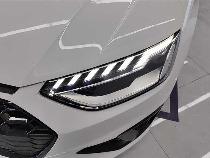 Фото 5 - Audi A4L