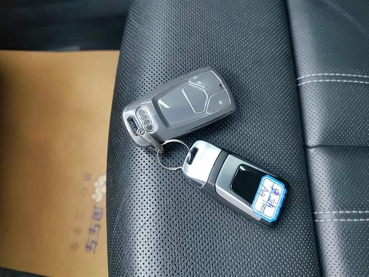 Фото 9 - Audi A4L