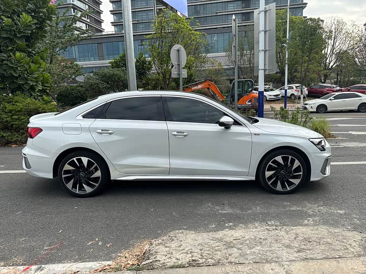 Фото 23 - Audi A3