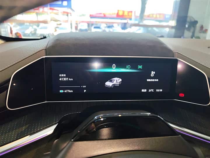 Фото 12 - Zeekr 001