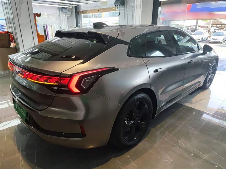 Фото 7 - Zeekr 001