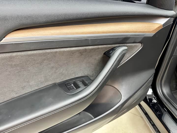 Фото 10 - Tesla Model 3