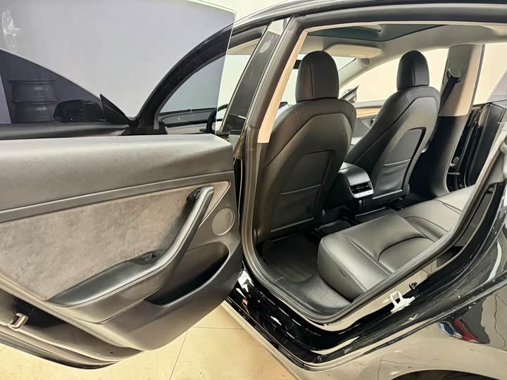 Фото 12 - Tesla Model 3