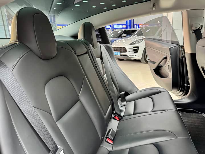 Фото 14 - Tesla Model 3