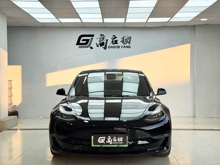 Фото 2 - Tesla Model 3