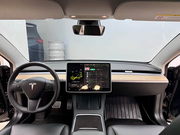 Фото 20 - Tesla Model 3
