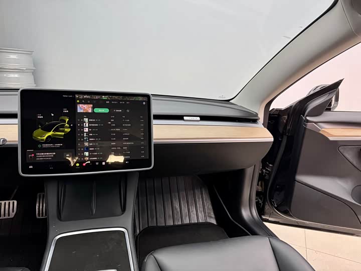 Фото 21 - Tesla Model 3