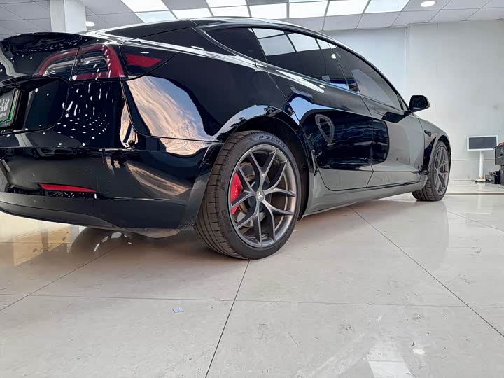 Фото 23 - Tesla Model 3