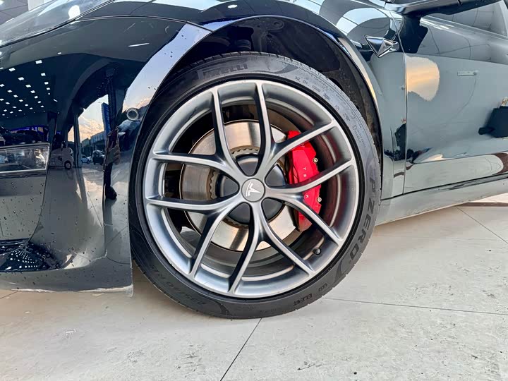 Фото 24 - Tesla Model 3