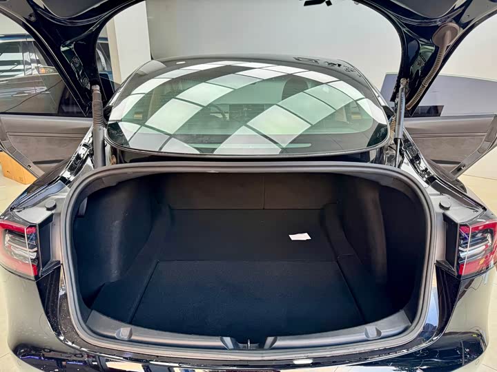 Фото 26 - Tesla Model 3