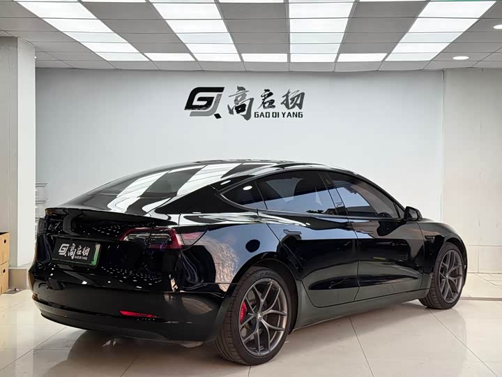 Фото 28 - Tesla Model 3