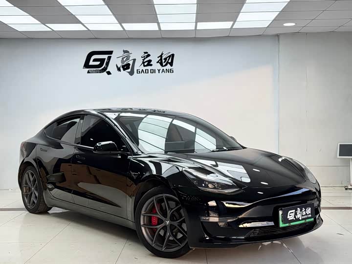 Фото 3 - Tesla Model 3