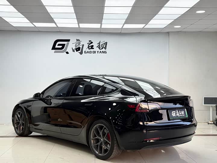 Фото 30 - Tesla Model 3