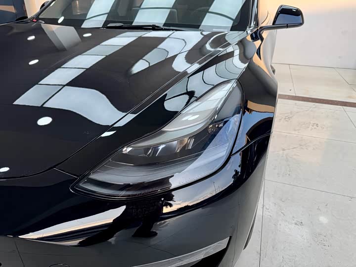 Фото 4 - Tesla Model 3