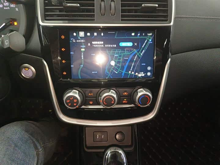 Фото 13 - Nissan Tiida