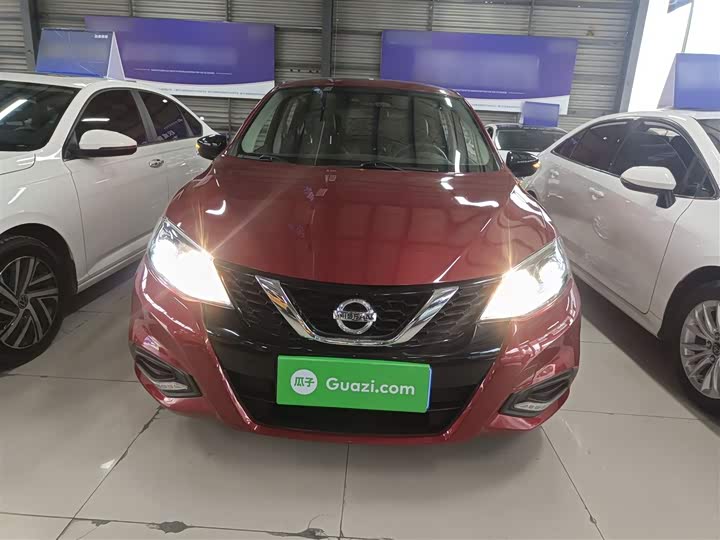 Фото 3 - Nissan Tiida